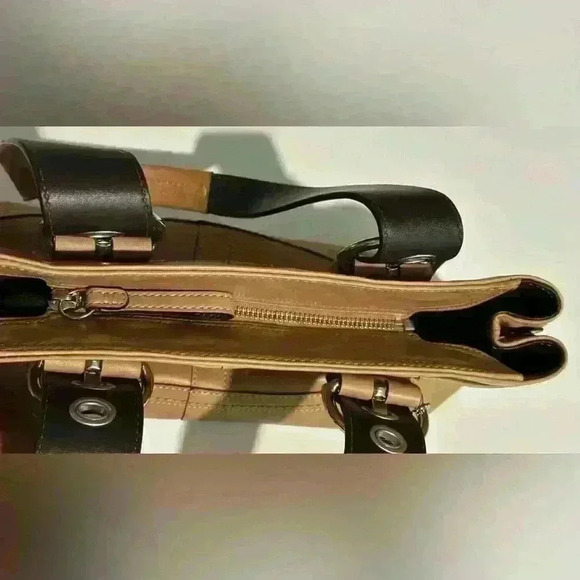 A vintage tan Coach camel leather soho bag./tote bag. - Picture 7 of 12